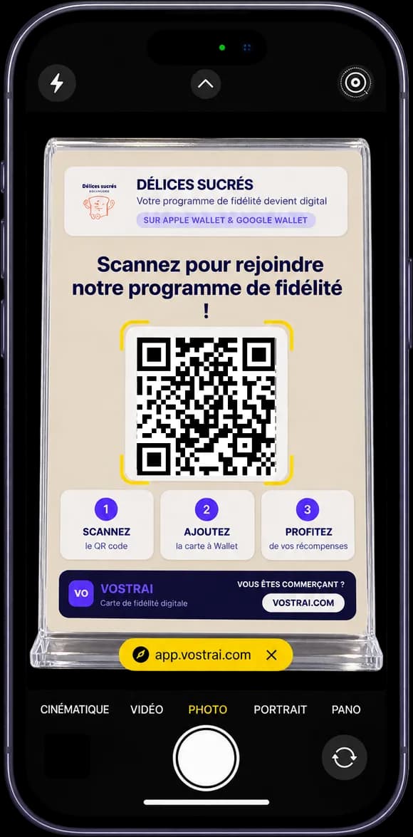 iPhone scannant le QR code du présentoir VOSTRAI depuis l’appareil photo