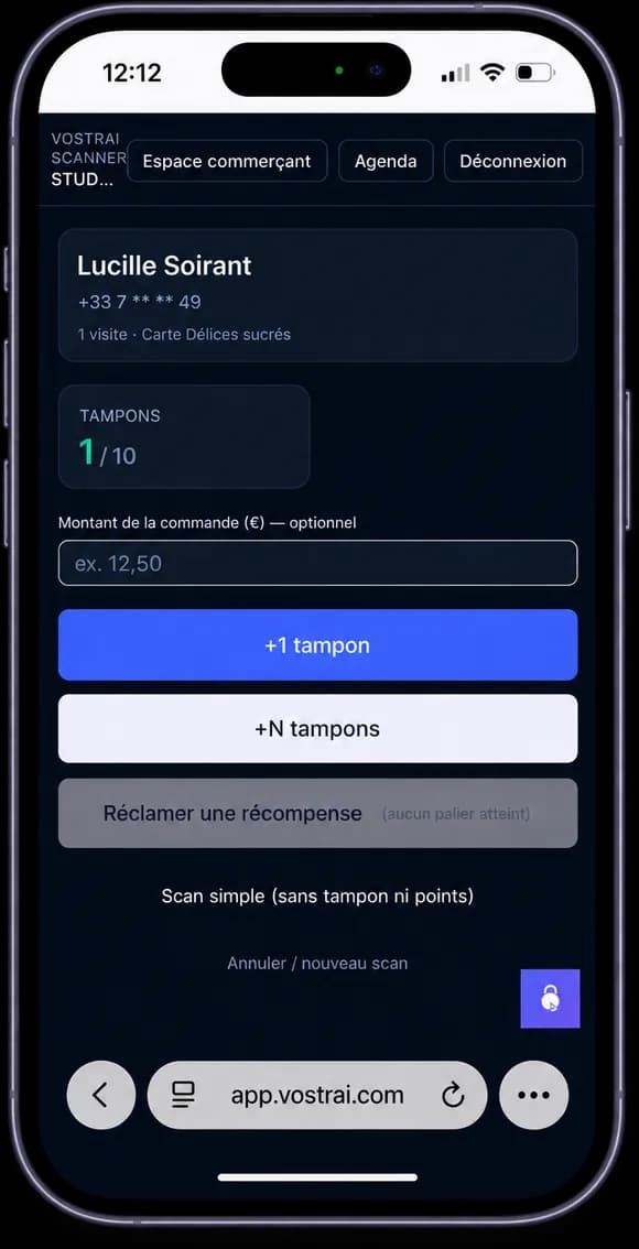 Écran de scan VOSTRAI après lecture de la carte : fiche client, compteur de tampons, montant de la commande, +1 tampon, réclamer une récompense