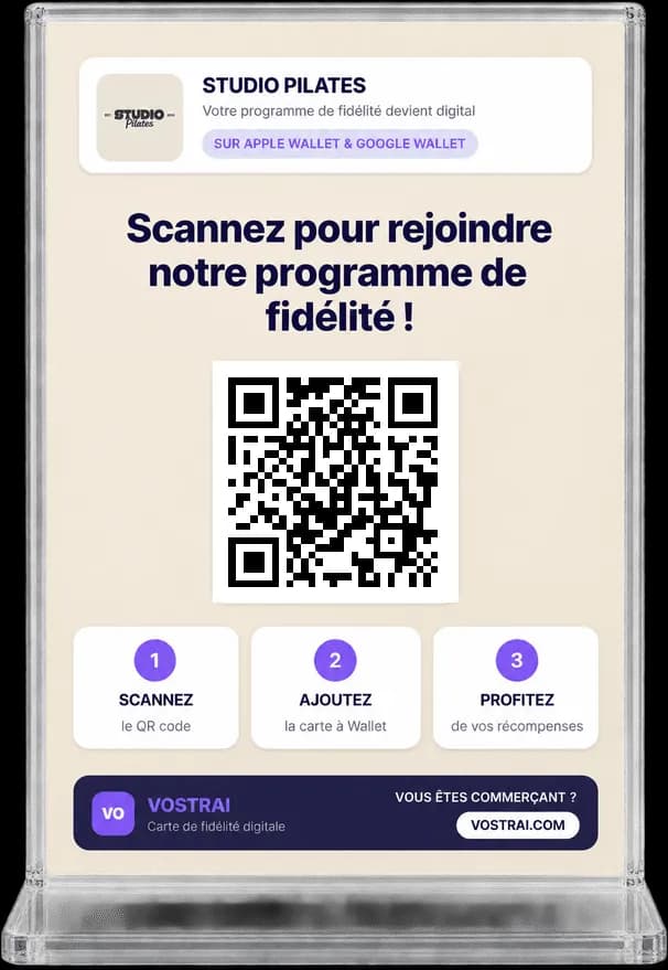 Présentoir d’accueil d’un studio de Pilates avec QR code à scanner pour rejoindre le programme de fidélité sur Apple Wallet ou Google Wallet