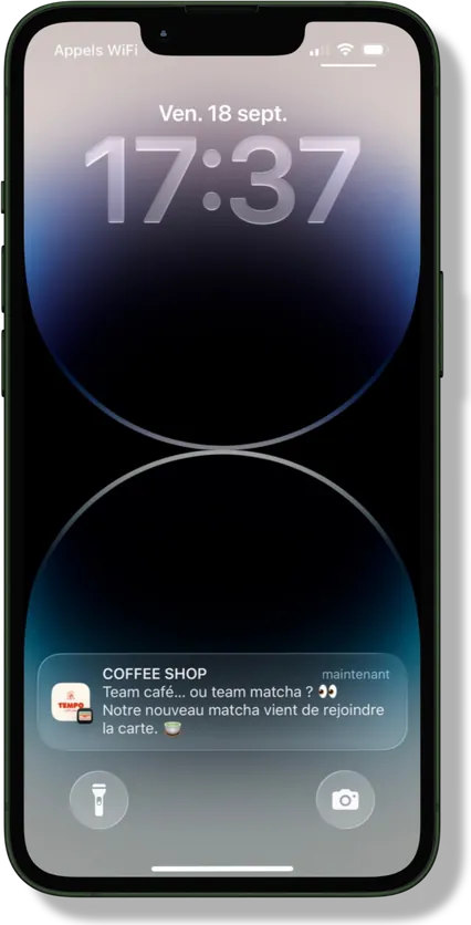 Notification d’un coffee shop sur l’écran de verrouillage d’un téléphone, annonçant une nouveauté à la carte