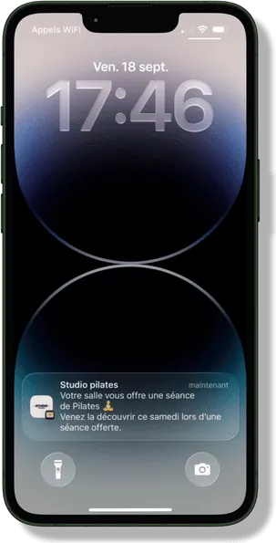 Notification d’un studio de Pilates sur l’écran de verrouillage d’un téléphone, annonçant une séance découverte offerte